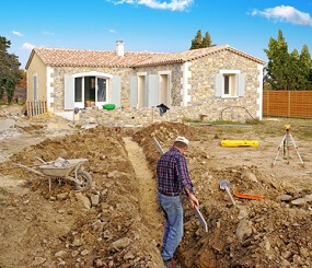 tranchée pour raccordement à la maison